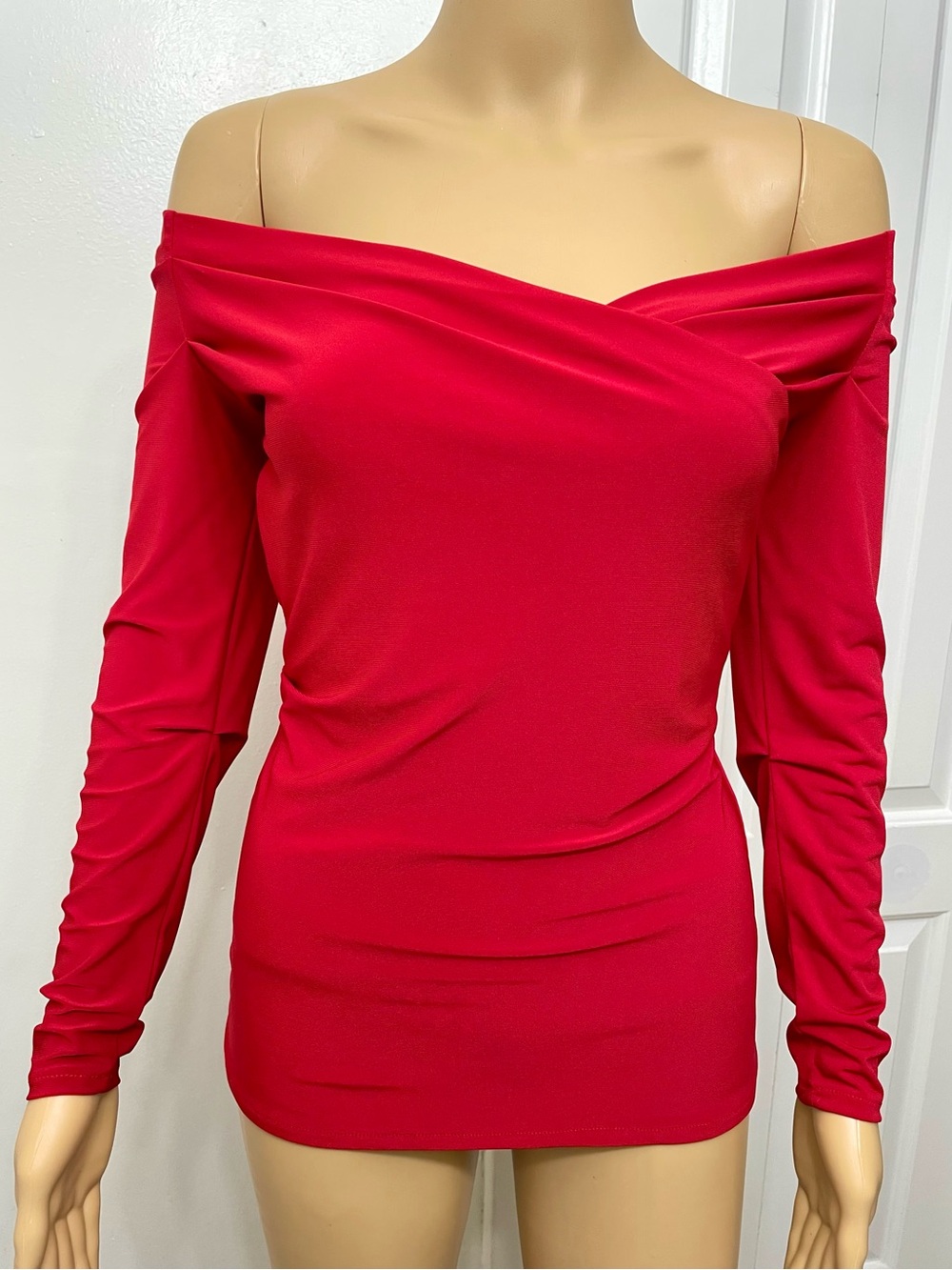 Mayda Cisneros Red Long-Sleeve Cold shoulder Surplice Wrapped Top Blouse size M - Picture 2 of 7